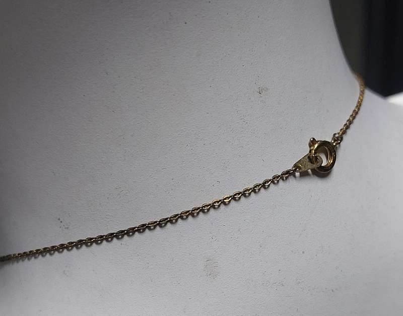 vintage ladies leaf pendant and chain