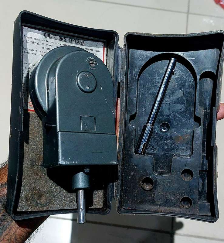vintage speed gauge unsure what this is selling as not working