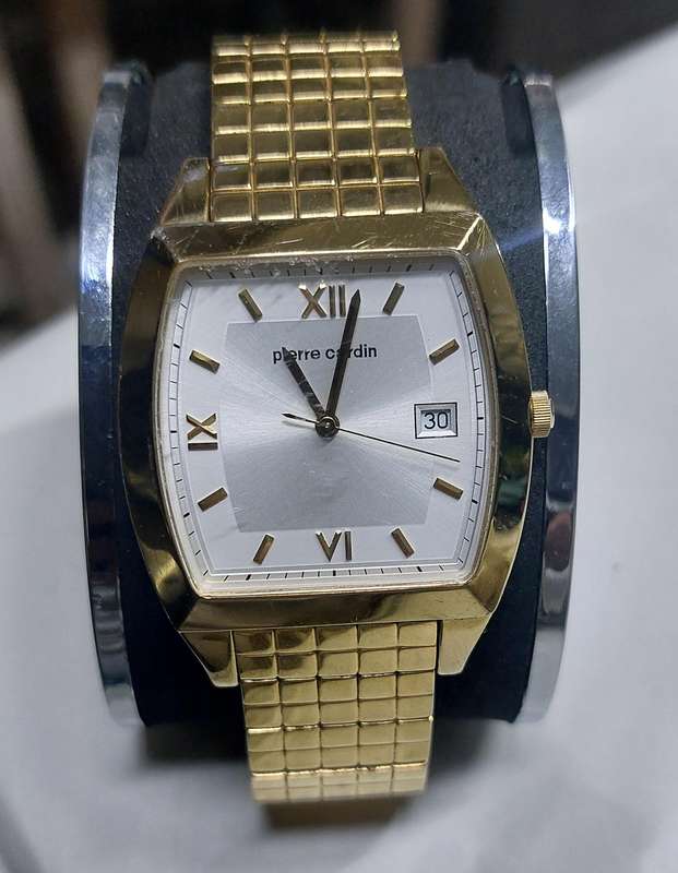 Mens vintage Pierre Cardin watch requires battery top condition