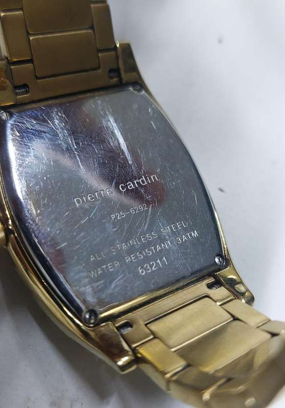 Mens vintage Pierre Cardin watch requires battery top condition