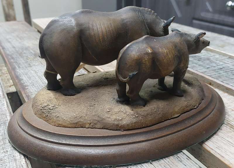 Limited edition collectable knysna Rhino with certificate attached