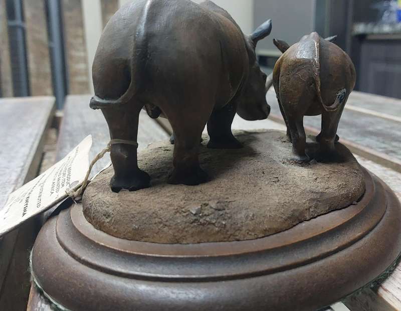 Limited edition collectable knysna Rhino with certificate attached