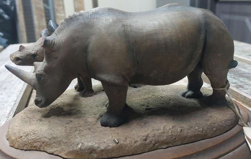 Limited edition collectable knysna Rhino with certificate attached