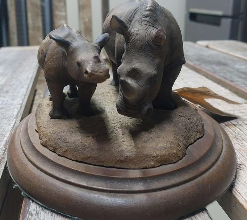 Limited edition collectable knysna Rhino with certificate attached