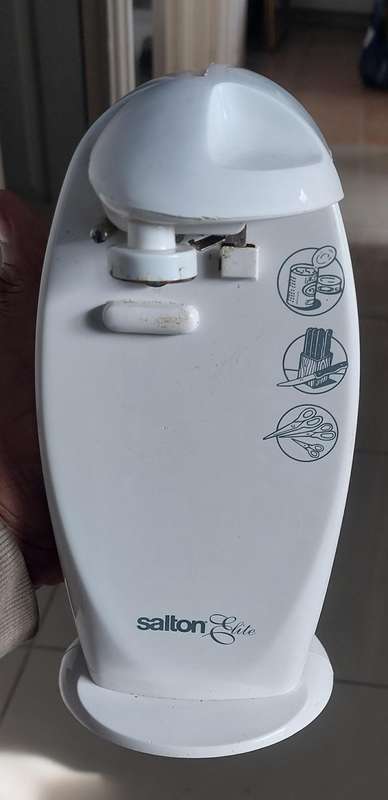 Electric can opener