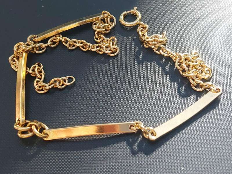 vintage neck chain absolutely stunning unsure of material nice weight.
