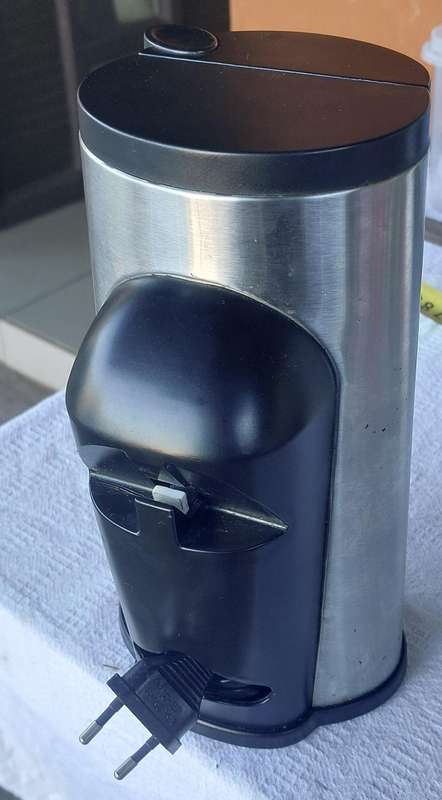 top condition 3 in 1 Russel Hobbs can opener (sharpen knives, open bottle top, open cans)