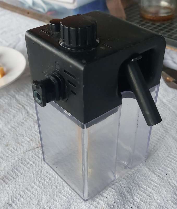Dhelongi Nespresso jug tube lid
