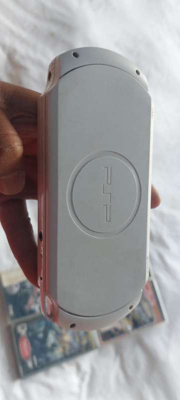 Ultra Rare ice white PSP STREET includes 4 games works 200%