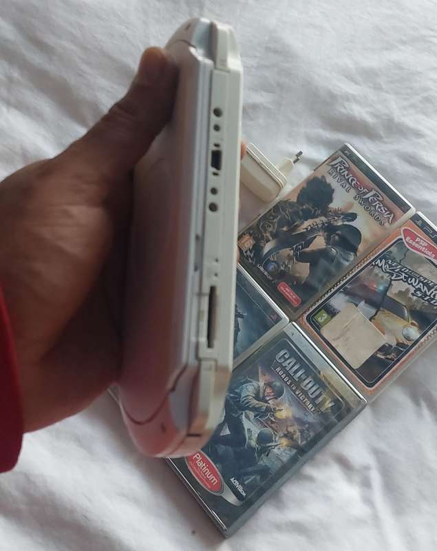 Ultra Rare ice white PSP STREET includes 4 games works 200%
