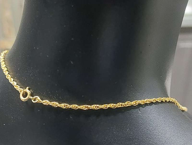 vintage chain super stunning unsure of material