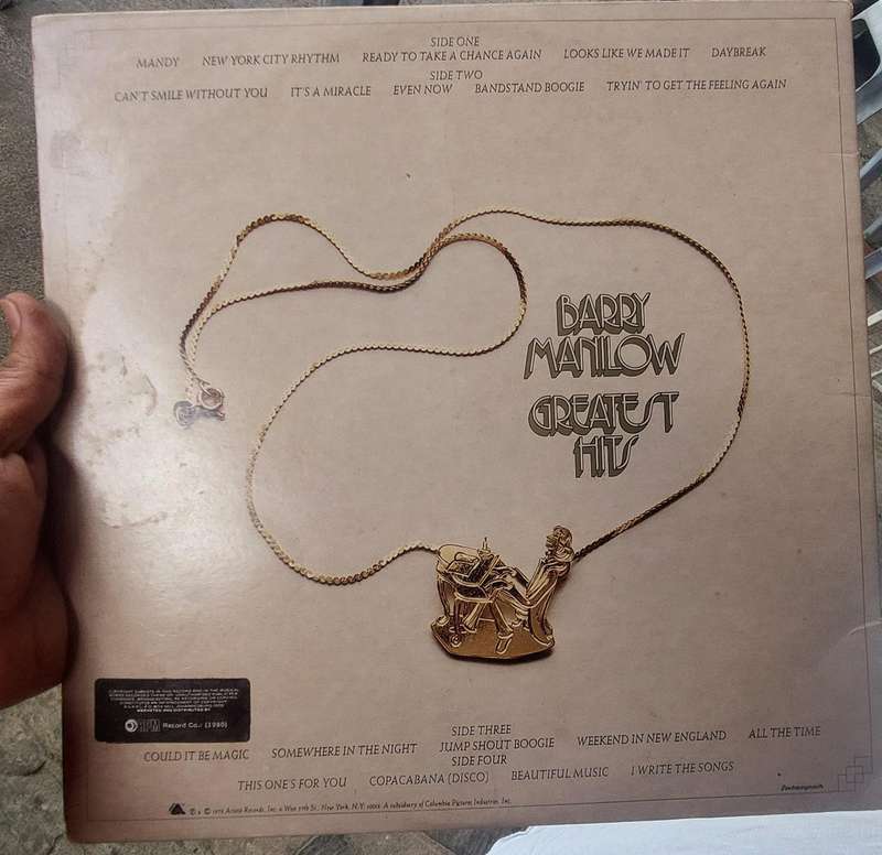 Double vinyl Barry Manilow Works perfectly cover in fair condition