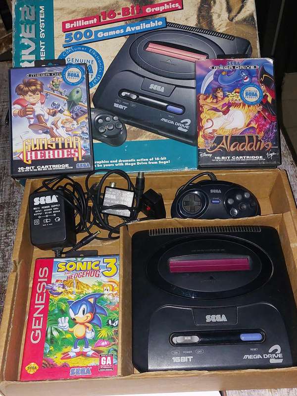 For the collector Sega Megadrive boxed all original like new incl 3 games and all accessories.