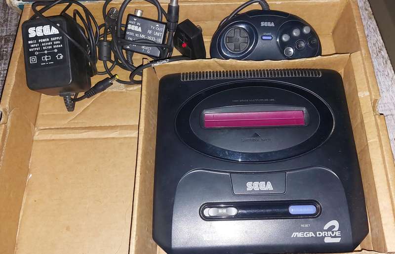 For the collector Sega Megadrive boxed all original like new incl 3 games and all accessories.