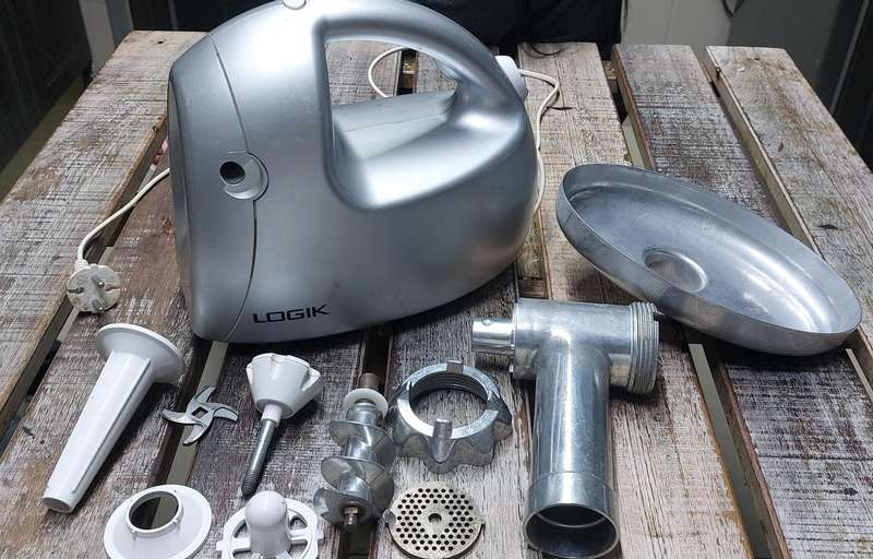 Mincer and sausage maker