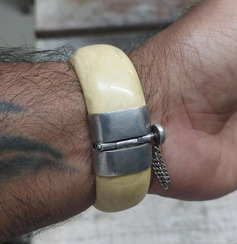 Vintage pre ban ivory and silver cuff stunning