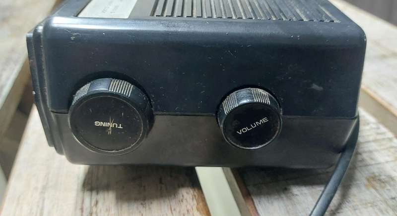 ultra rare clock radio works 200% plug changed from international to test