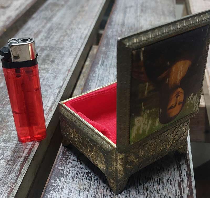 Vintage Heavy metal monalisa trinket box