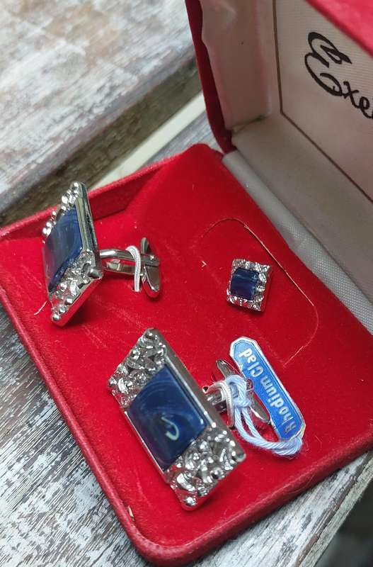 VINTAGE CUFFLINKS