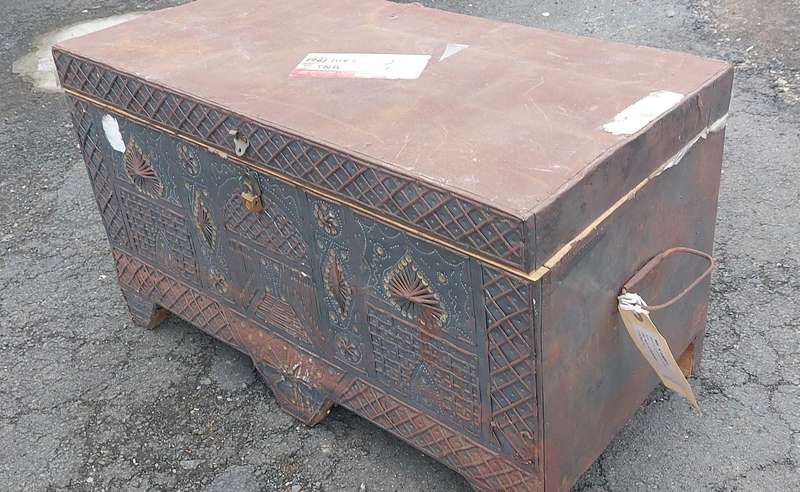 Large vintage metal and wood chest 800 x 450x 400 mm check related stuff also on auction