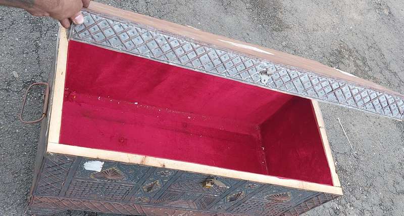 Large vintage metal and wood chest 800 x 450x 400 mm check related stuff also on auction