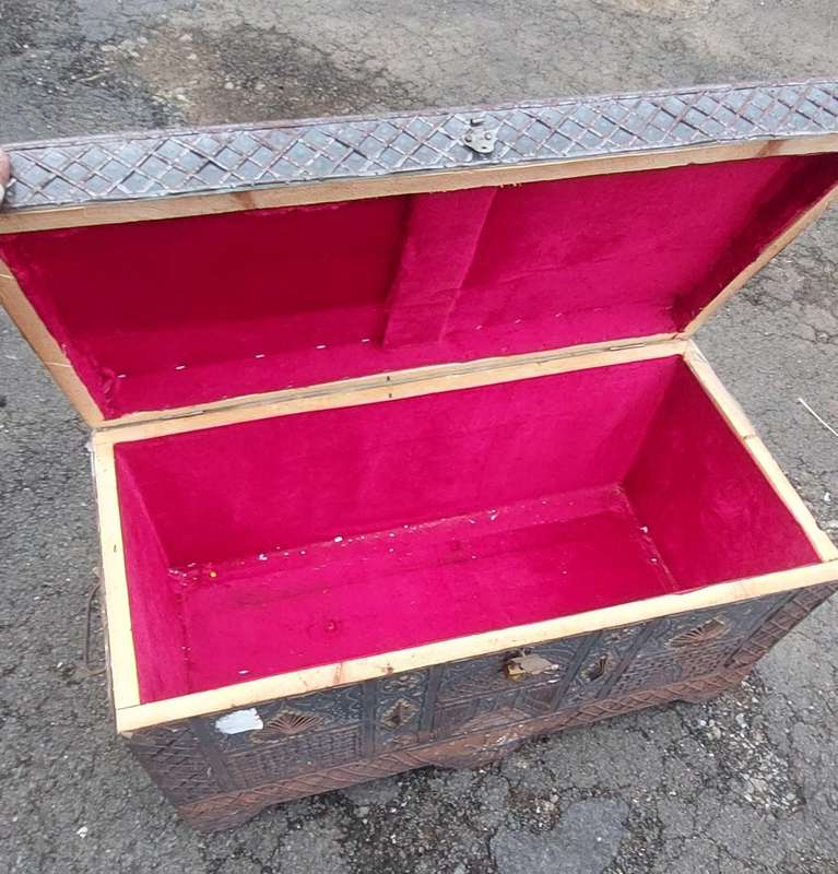 Large vintage metal and wood chest 800 x 450x 400 mm check related stuff also on auction