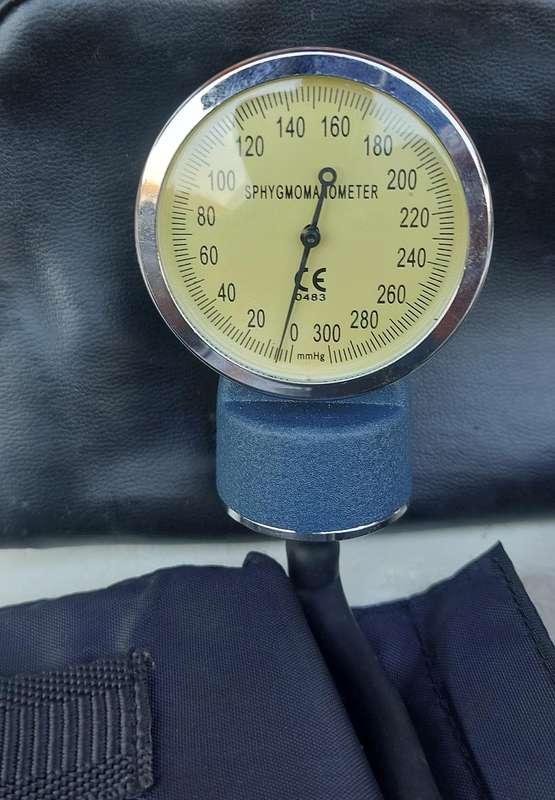 Like new blood pressure monitor works 200% complete in bag