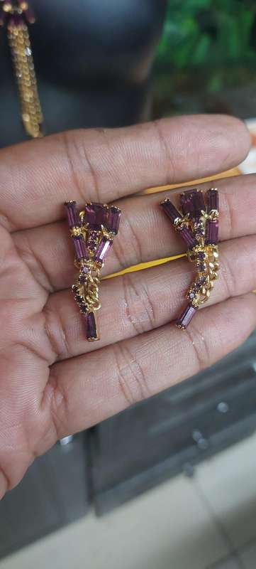 Vintage neck chain and clip on earrings