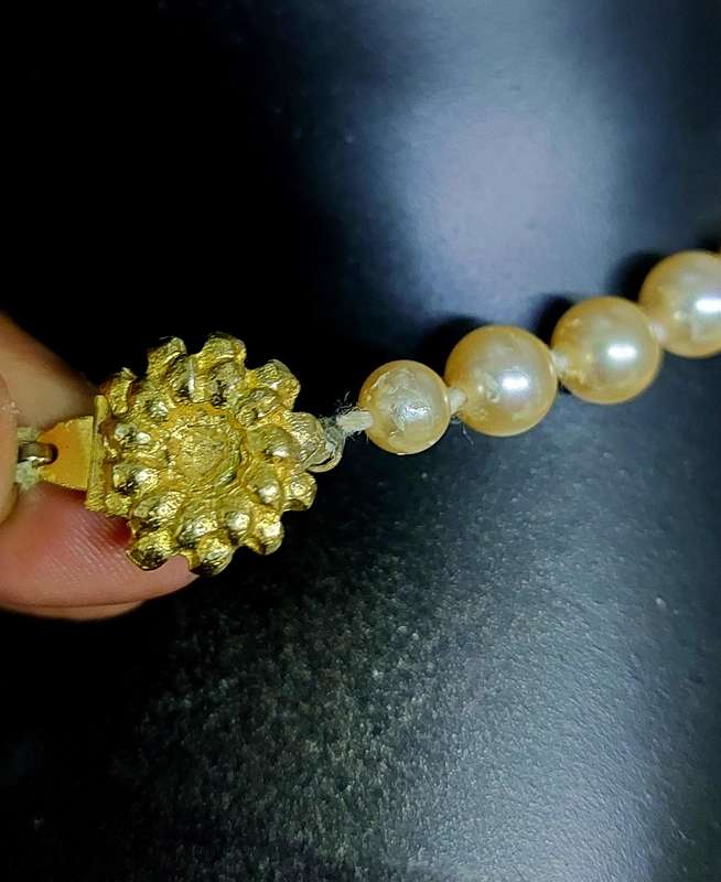 vintage neck chain absolutely stunning unsure of material nice weight.