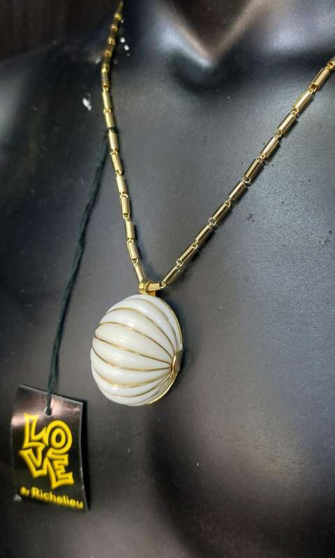 Vintage chain and pendant