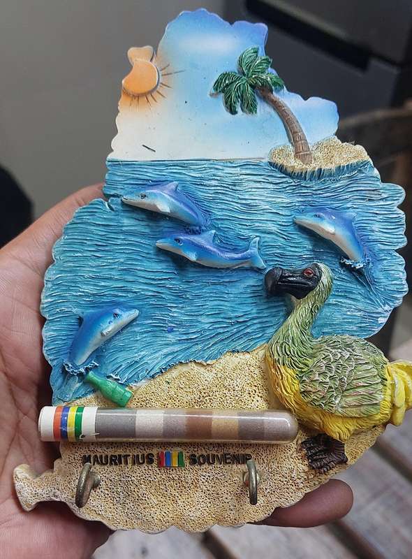 High detail souvenir 3d hand painted plate top condition