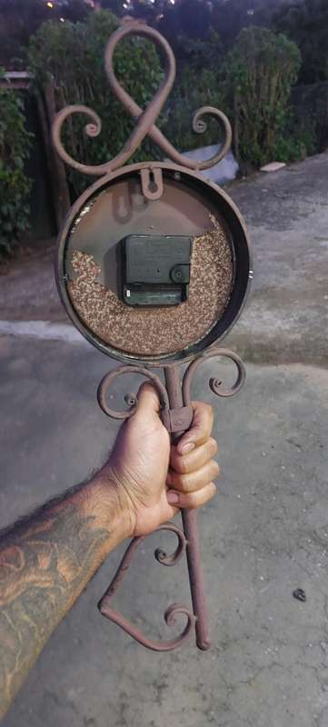 Large metal clock sold as not working