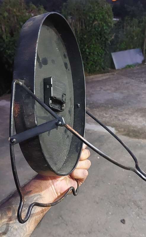 Vintage metal clock old as not working