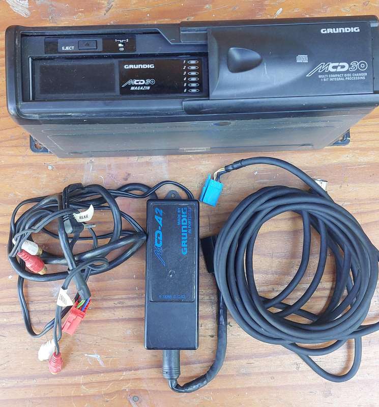 Vintage grundig car 6 cd shuttle with cables