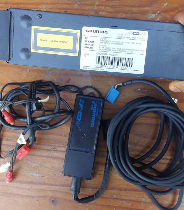 Vintage grundig car 6 cd shuttle with cables