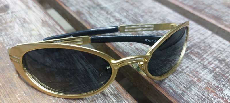 Vintage sunglasses never used