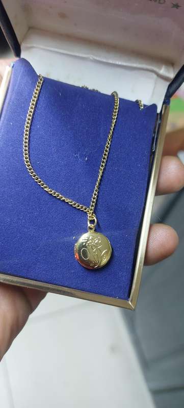 Vintage chain with locket pendant never used