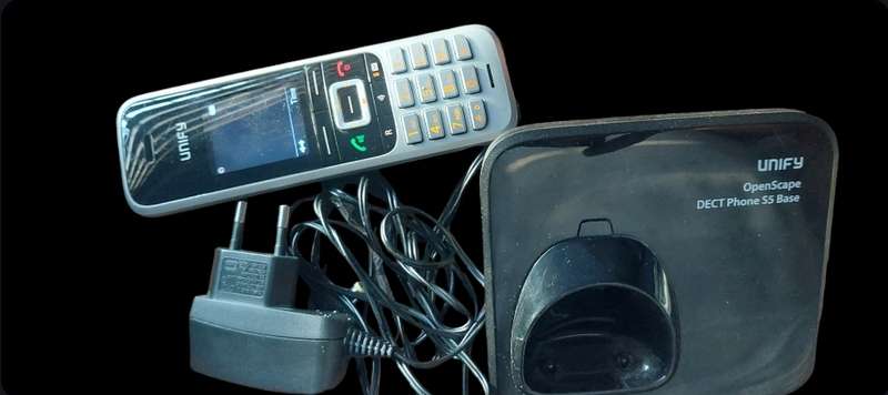 UNIFY OPENSCAPE DECT PHONE S5 WITH RECHARGEABLE BATTERY AND CHARGER