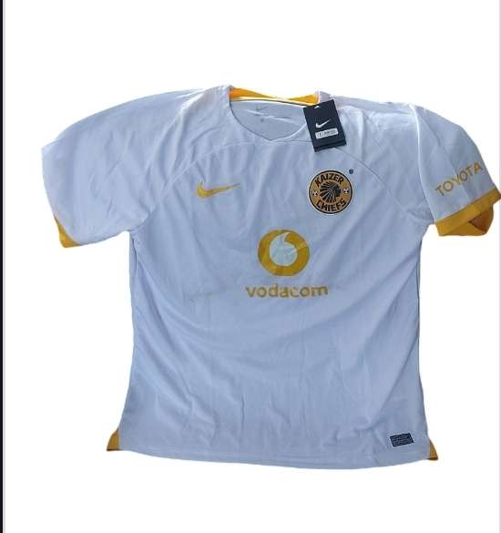 UNWANTED GIFT KAIZER CHIEFS TOP SIZE LARGE