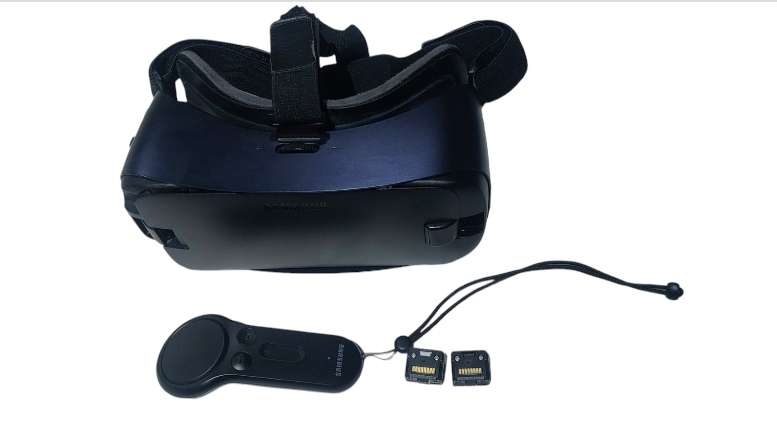 SAMSUNG GEAR VR OCULUS WITH REMOTE AND 2 X ATTACHMENTS MICRO AN C DRIVE