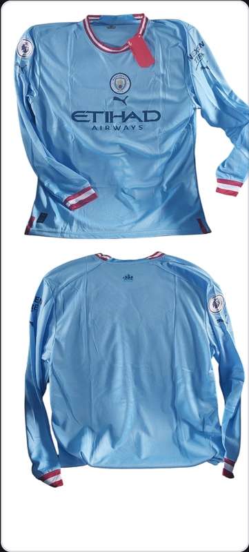 UNWANTED GIFT MAN CITY JERSEY ITS 2XL BUT WILL FIT XL
