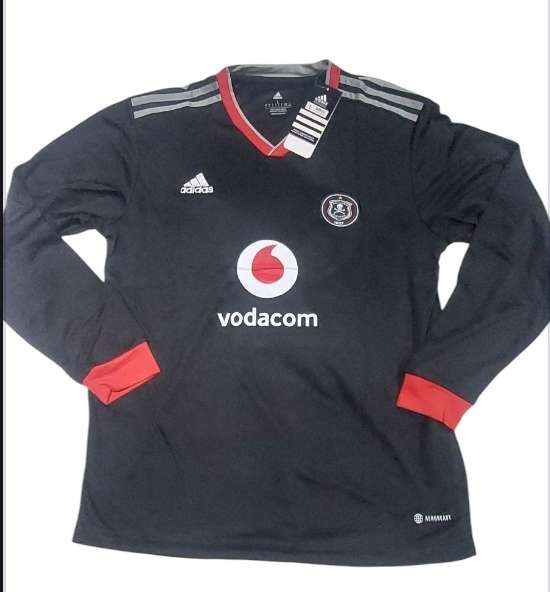 UNWANTED GIFT ORLANDO PIRATES JERSEY SIZE LARGE RELISTED