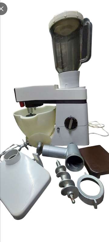 ULTRA RARE KENWOOD CHEF WITH ATTACHMENTS MODEL A901 READ DISCRIPTION
