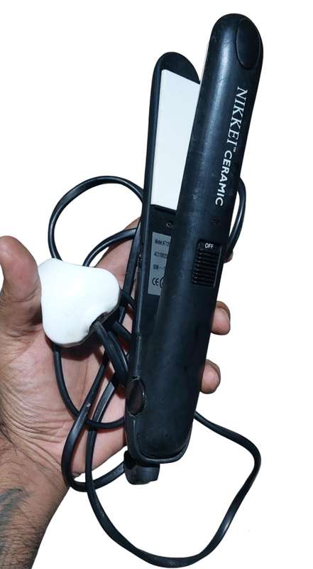 NIKKEI HAIR IRON  STRAIGHTNER WORKS PERFECTLY