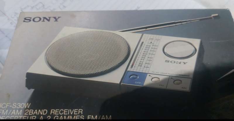 TIME CAPSULE WITH ASSESSORIES VINTAGE ONE IN A MILLION SONY BOXED FM RADIO NEW
