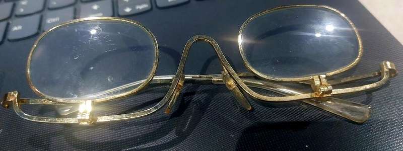 Vintage gold frame flip glasses top condition