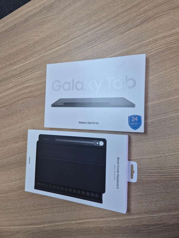 Samsung Galaxy Tab S9 5G with Keyboard