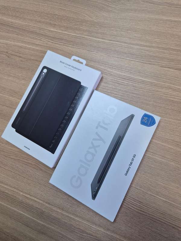 Samsung Galaxy Tab S9 5G with Keyboard