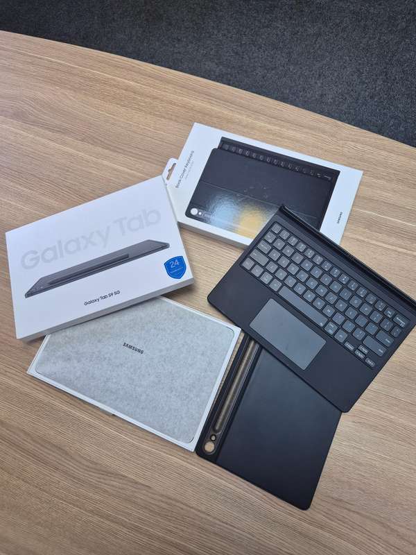 Samsung Galaxy Tab S9 5G with Keyboard