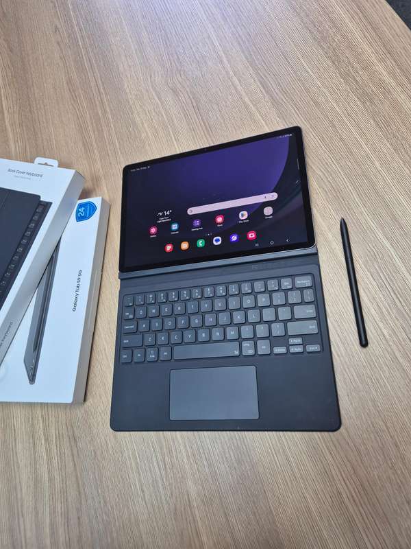 Samsung Galaxy Tab S9 5G with Keyboard
